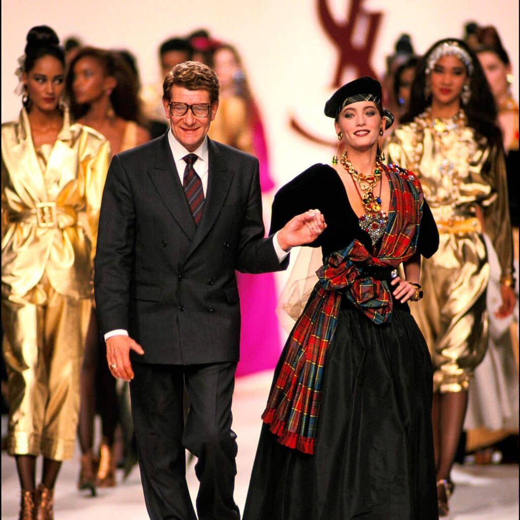 Yves Saint Laurent: Quién fue el diseñador, historia y películas ...